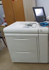 Xerox Податчик бумаги большой емкости с двумя лотками (восстановленный)